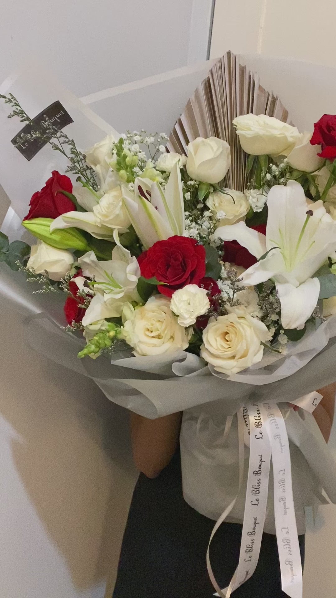 white lily and rose white red rose bouquet jakarta delivery