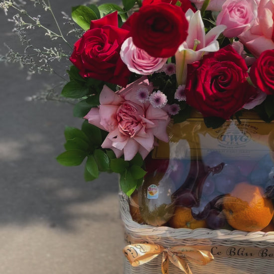 TWG Tea Hamper by Le Bliss Box, hamper two dengan kombinasi buah dan bunga segar. parcel buah surabaya