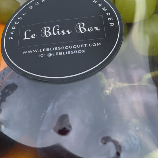 parcel buah surabaya dengan kombinasi mawar dan buah by le bliss bouquet, perfect untuk baby boy