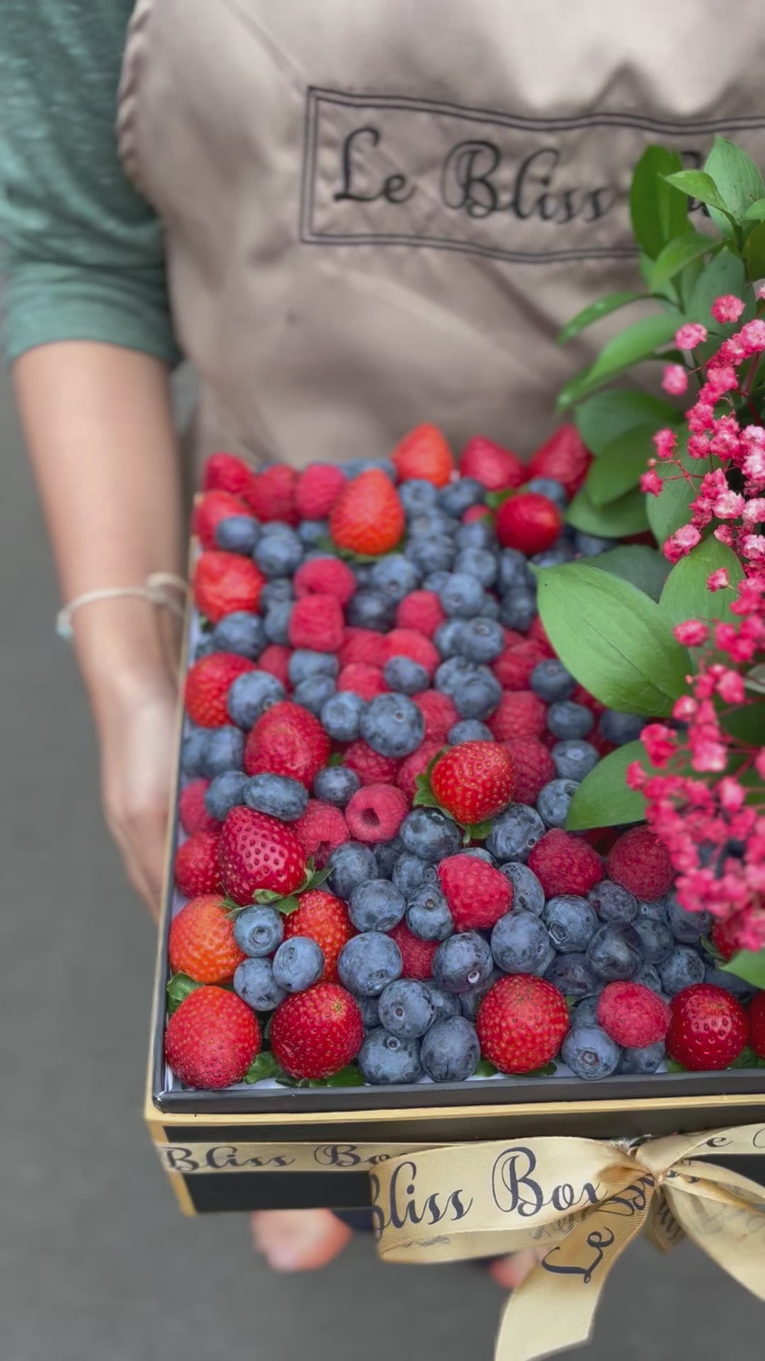 fruit box berries kekinian berisi raspberry blueberry strawberry beri impor segar dalam kotak dari Le Bliss Box