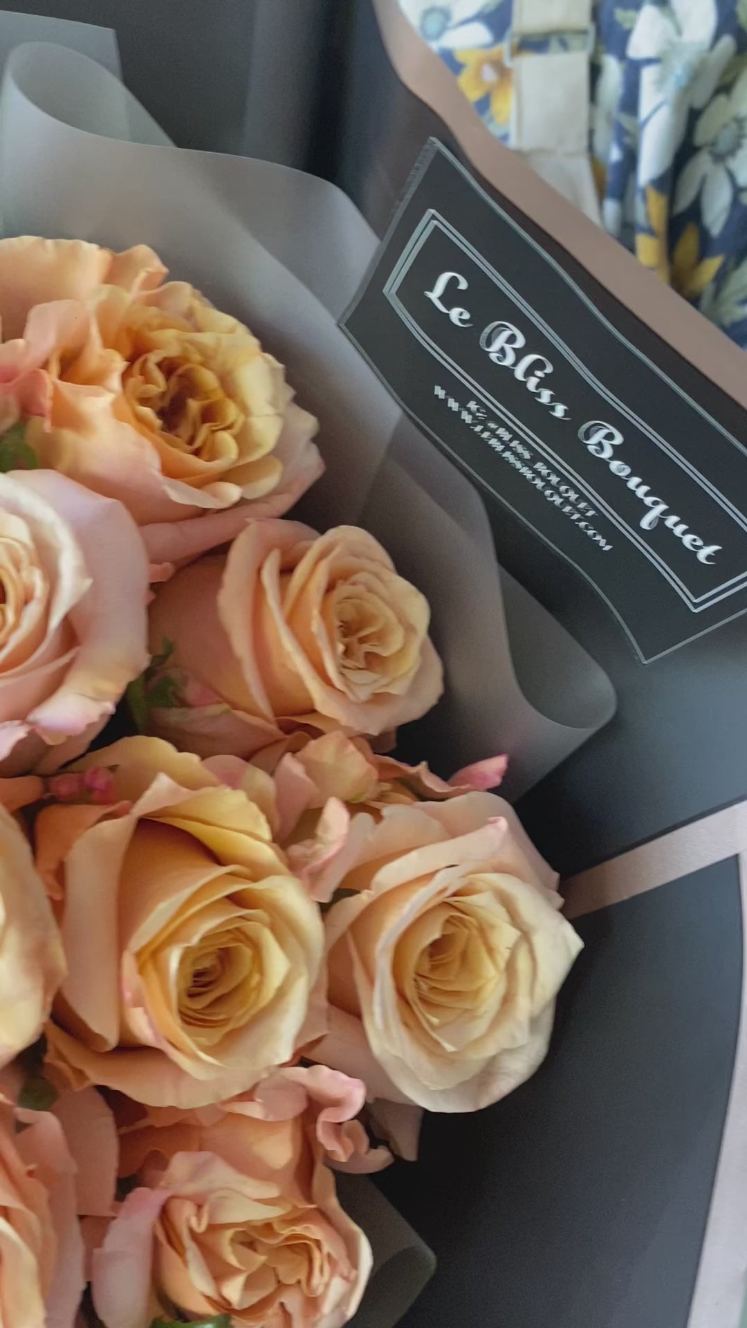 Round bouquet with shimmer Ecuador roses in champagne peach tone – luxury gift by Le Bliss Bouquet, flower bouquet Surabaya