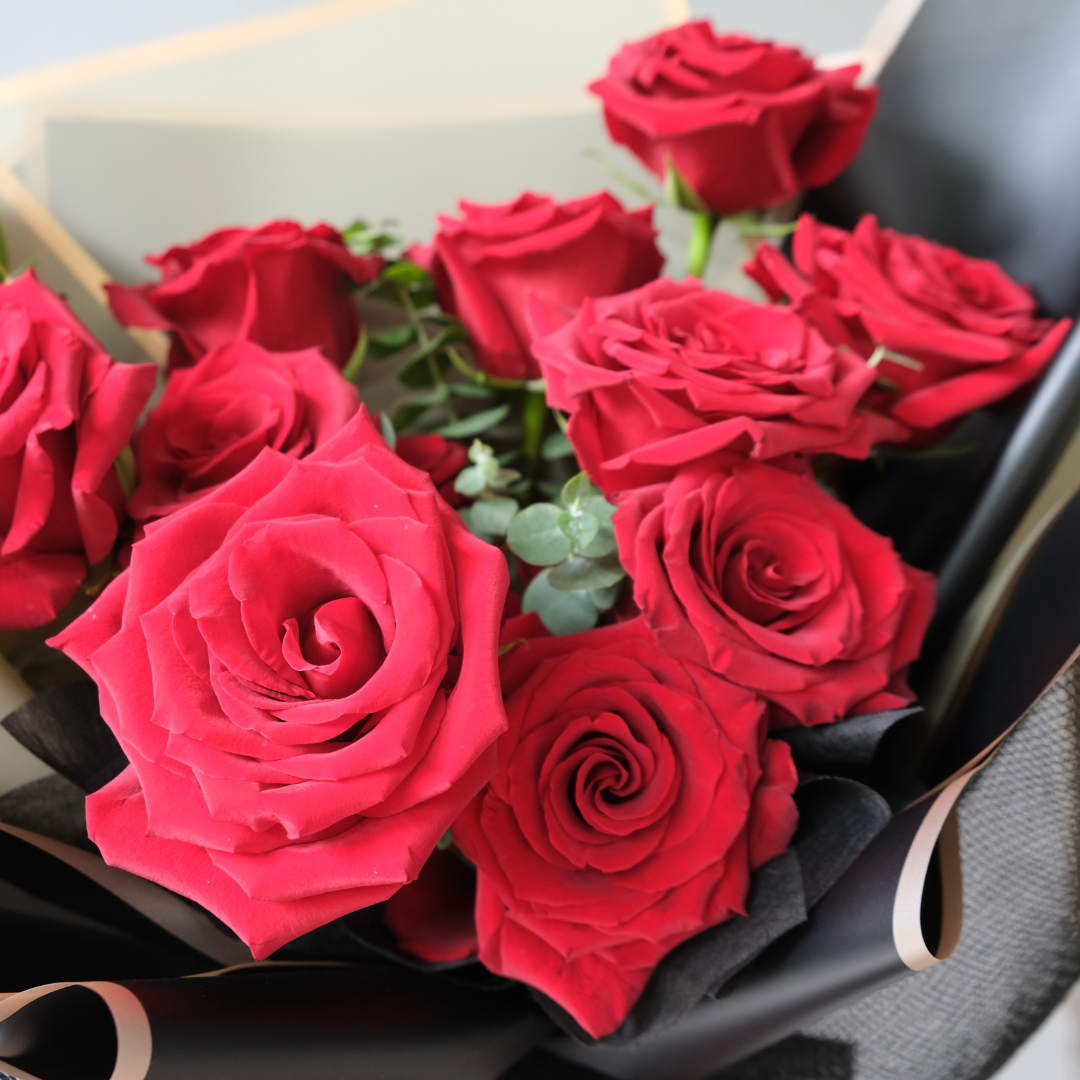 red explorer rose bouquet by le bliss hand bouquet jakarta indonesia delivery