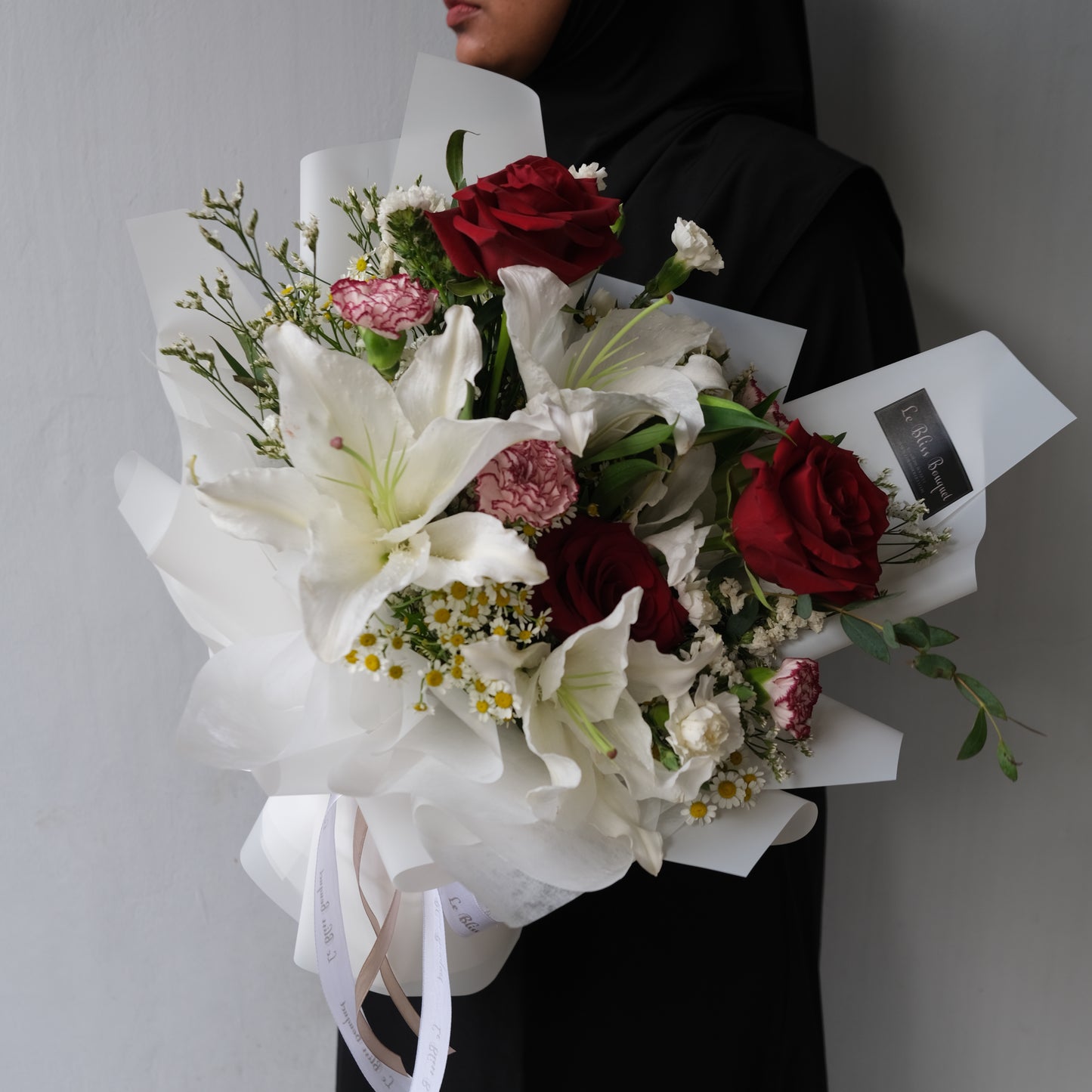 red explorer rose with lily bouquet jakarta delivery by le bliss bouquet