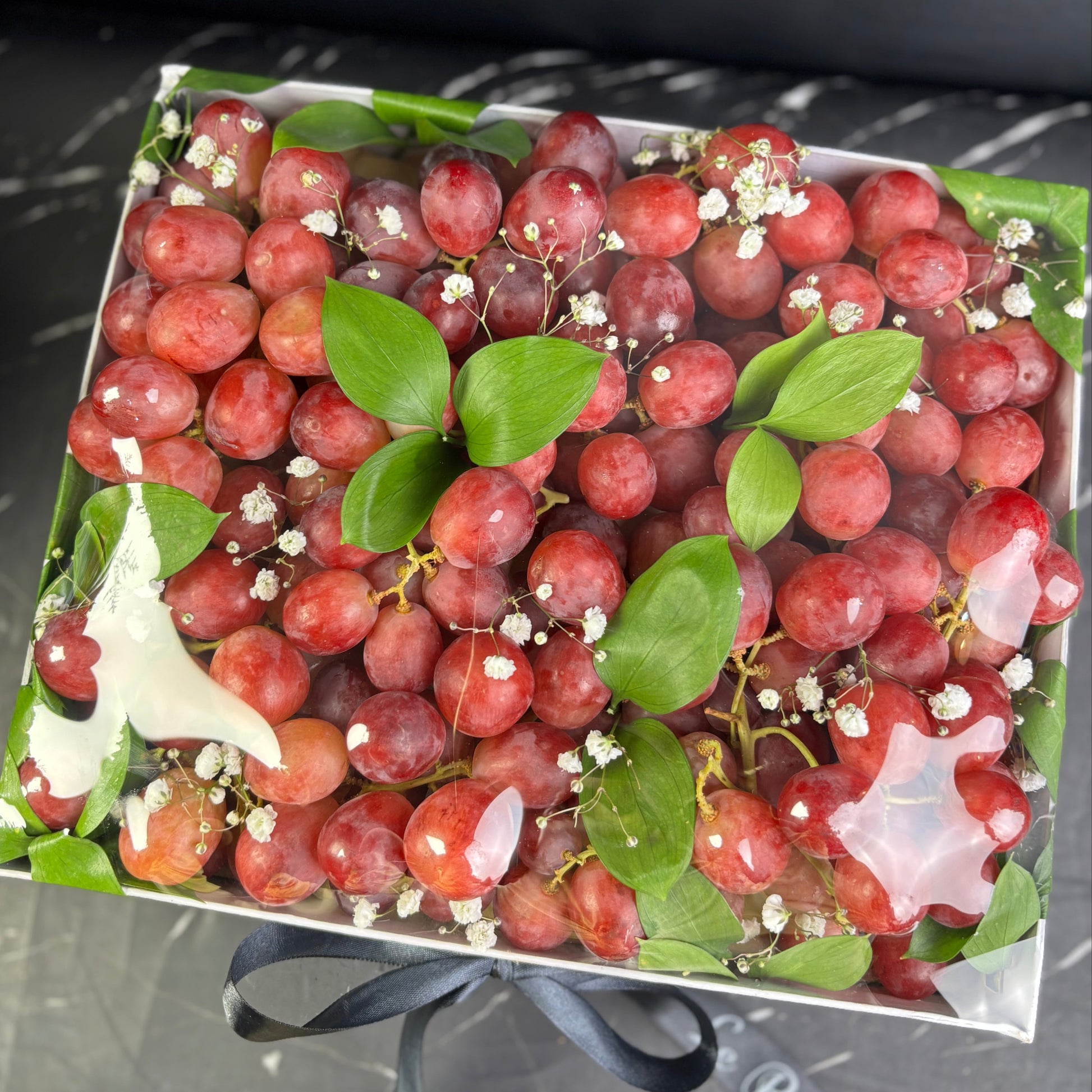 red globe grapes fruit box by Le Bliss Box topped with fresh flowers, parcel buah surabaya, parcel buah jakarta, hamper buah surabaya