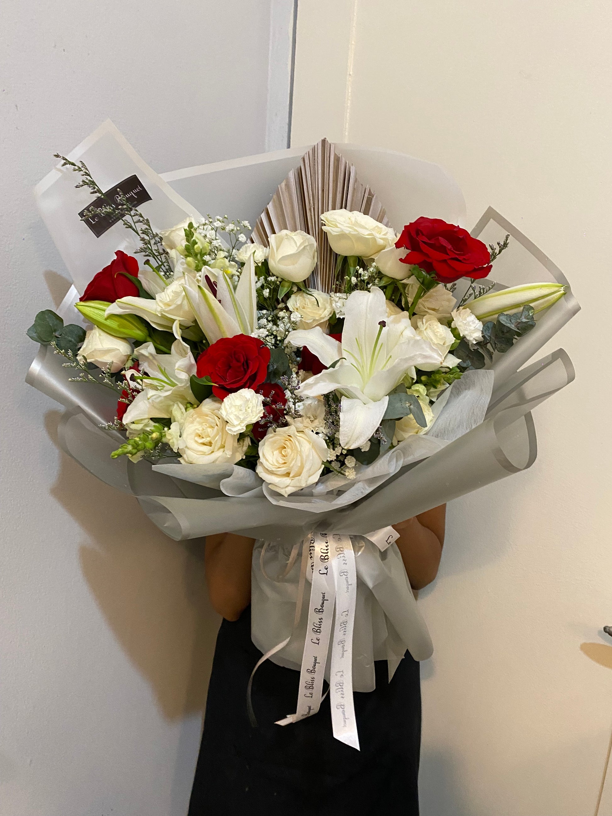 red rose white rose lily Casablanca bouquet by le bliss bouquet jakarta delivery