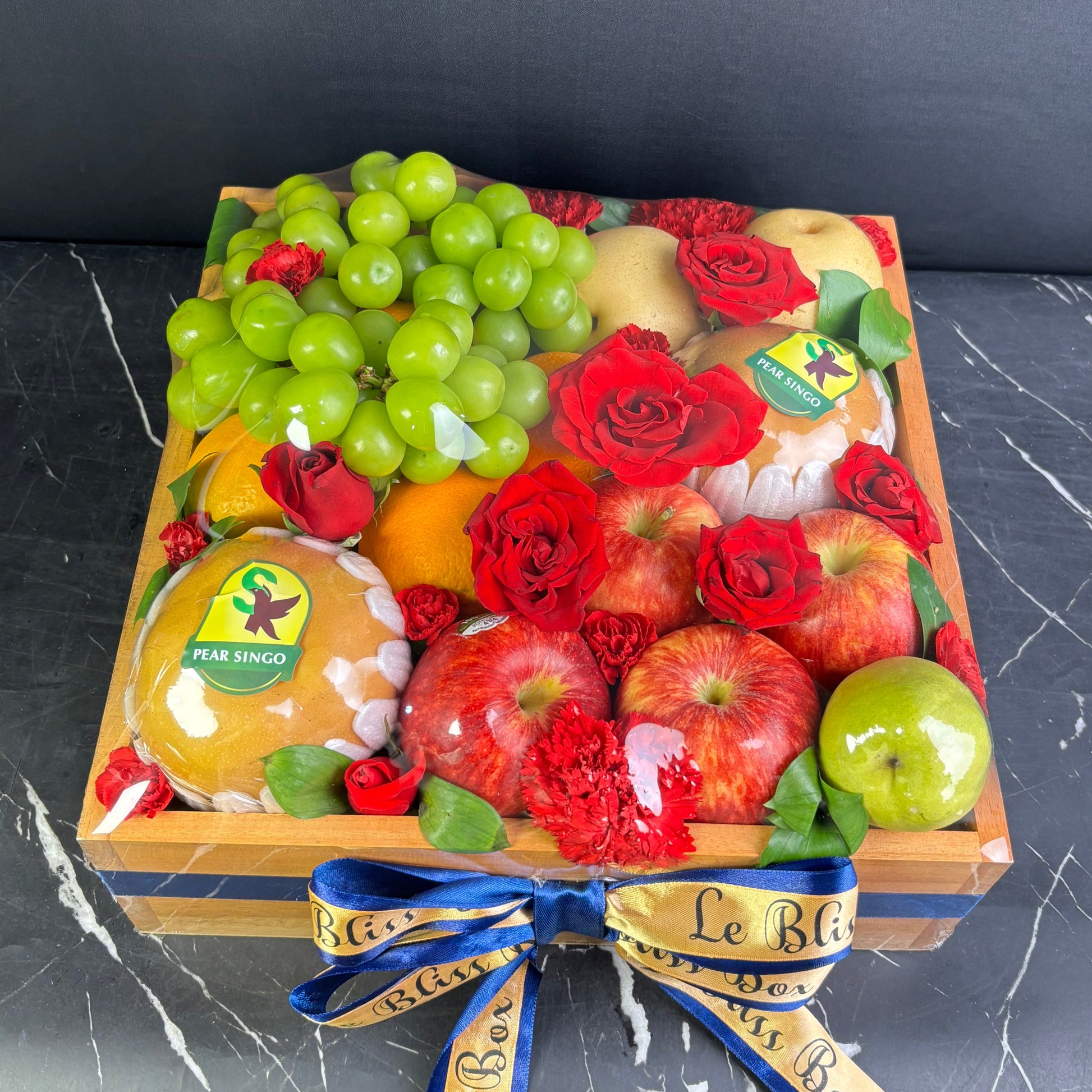 red rose wooden fruit box by le bliss box, parcel buah surabaya, hamper buah surabaya, fruit hamper surabaya by le bliss bouquet