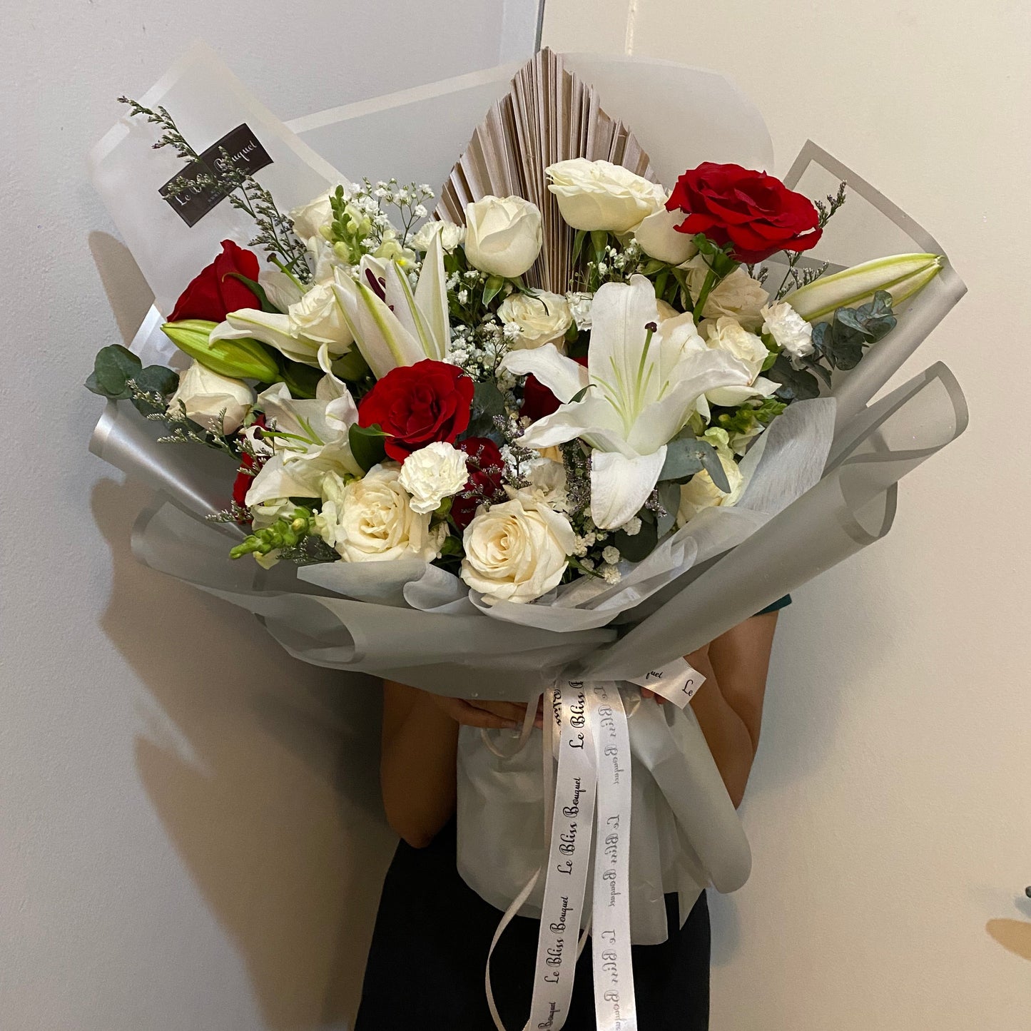 white lily rose white red rose bouquet jakarta  tangerang delivery